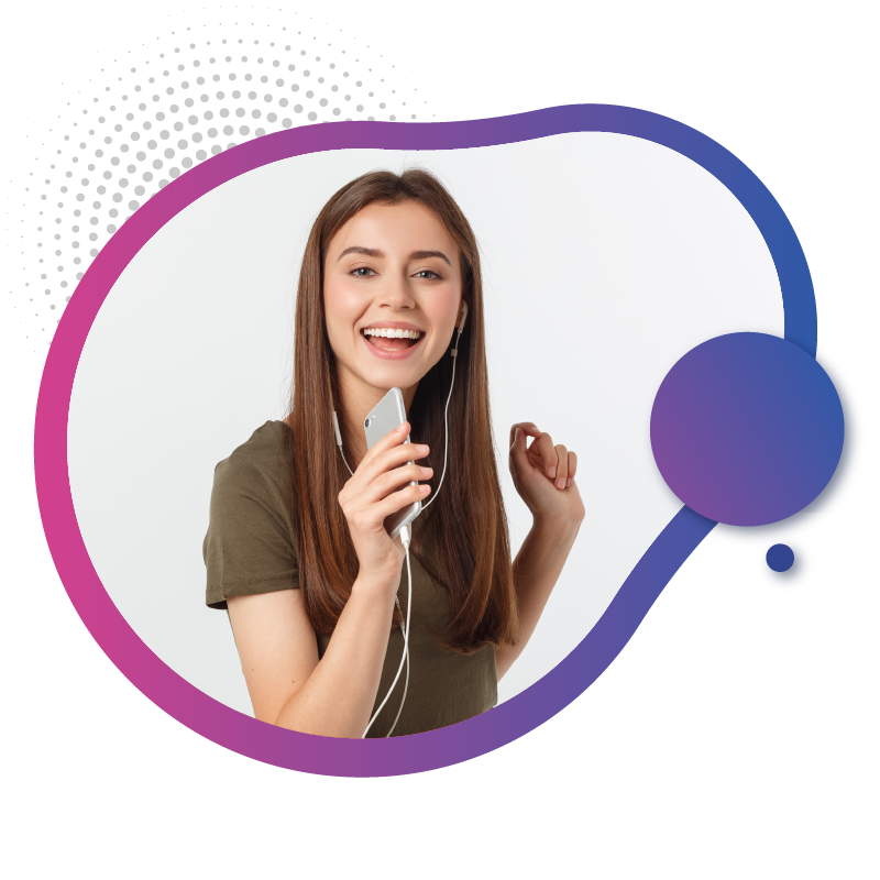 Woman singing into a microphone with a speech bubble expressing her thoughts, symbolizing the freedom and flexibility of no-contract eSIM deals in Australia.